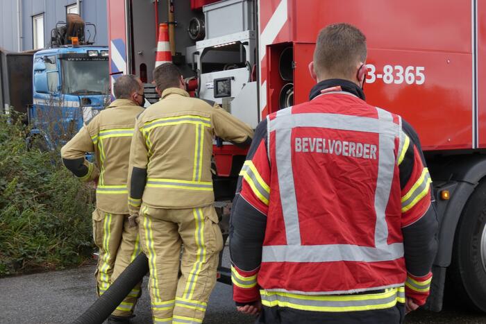 Brandweer spoelt riool