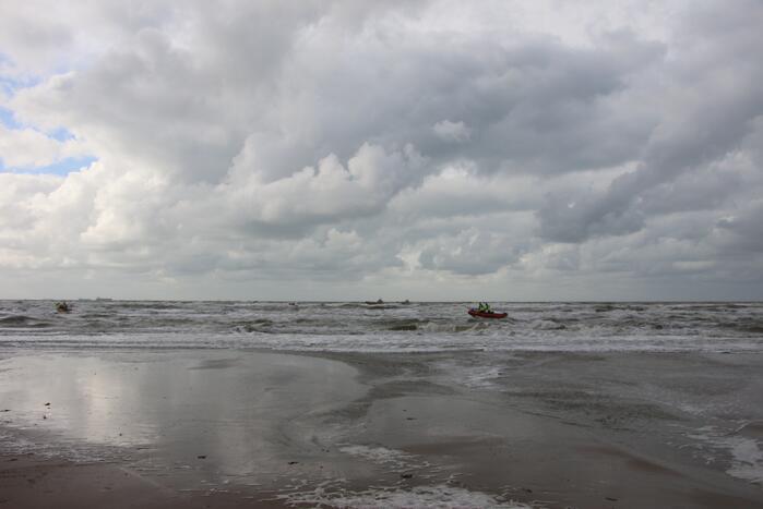Grote zoekactie langs kust naar vermiste persoon in zee