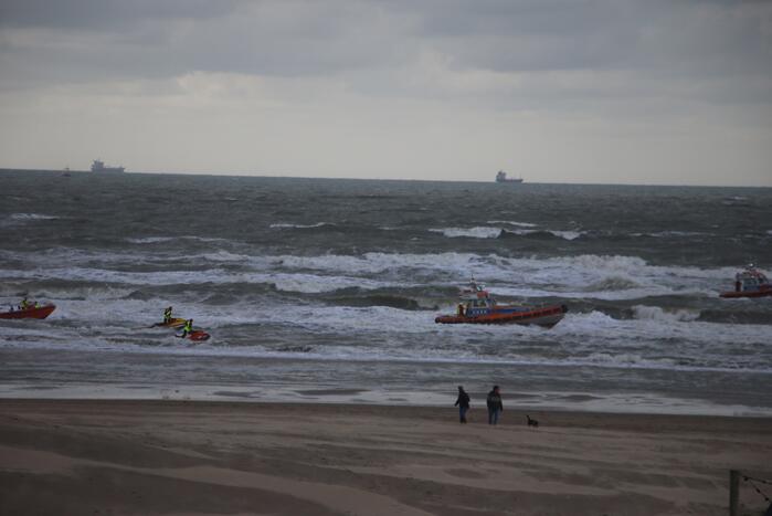 Grote zoekactie langs kust naar vermiste persoon in zee