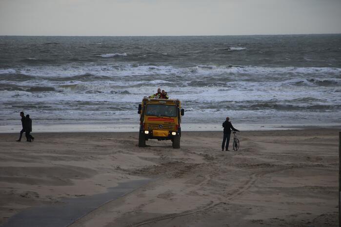 Grote zoekactie langs kust naar vermiste persoon in zee
