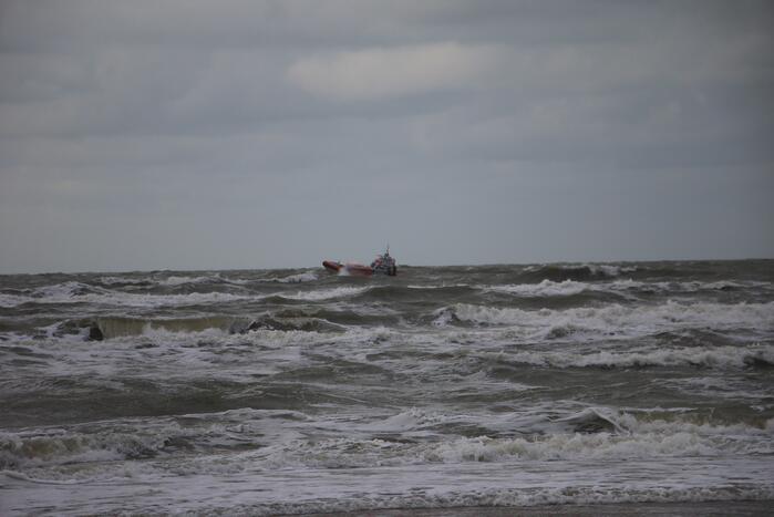Grote zoekactie langs kust naar vermiste persoon in zee