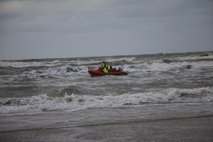 Grote zoekactie langs kust naar vermiste persoon in zee