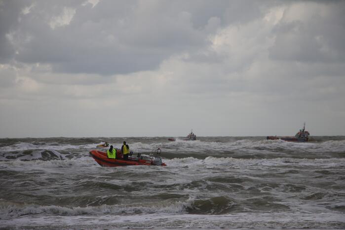 Grote zoekactie langs kust naar vermiste persoon in zee