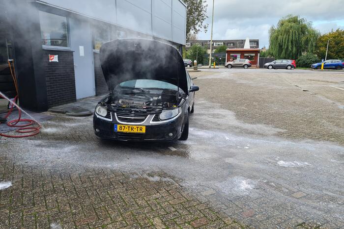 Brand in motorcompartiment Saab bij garagebedrijf