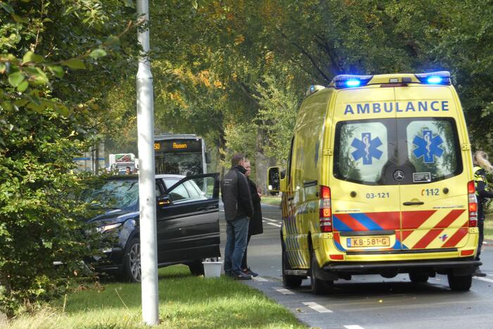 Fietser ernstig gewond na botsing met auto