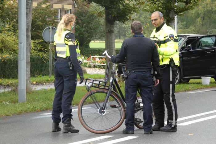 Fietser ernstig gewond na botsing met auto
