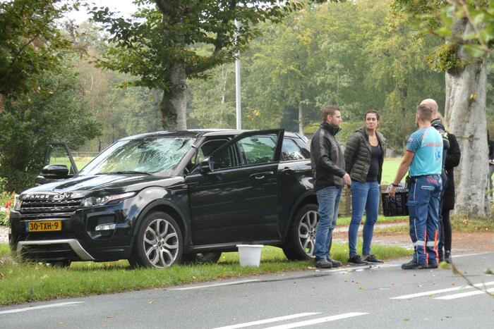 Fietser ernstig gewond na botsing met auto