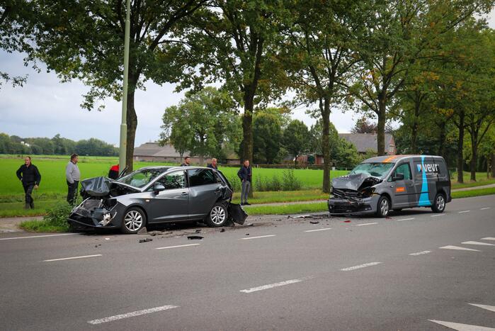 Enorme schade bij kop-staartbotsing