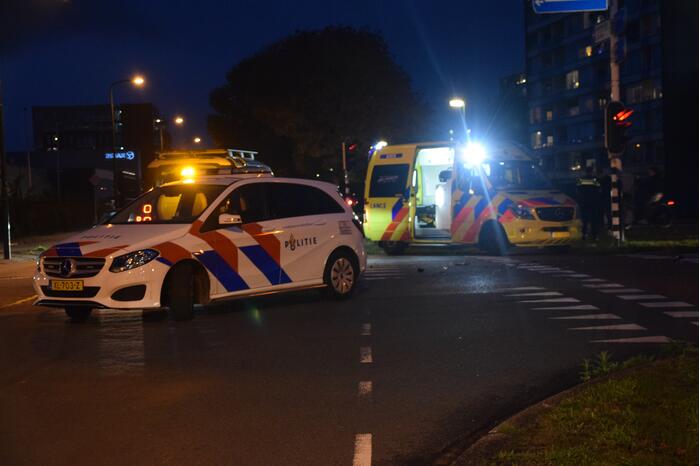 Landrover botst op auto bij verkeersongeval op kruising