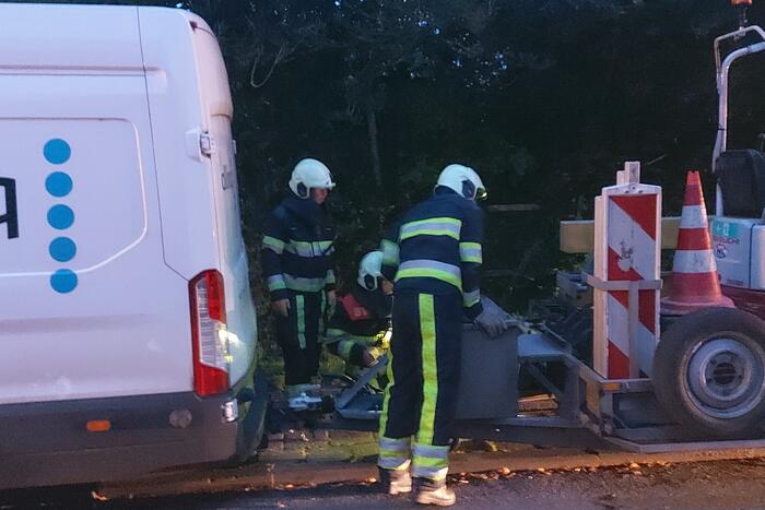 Brand in bestelbus snel geblust