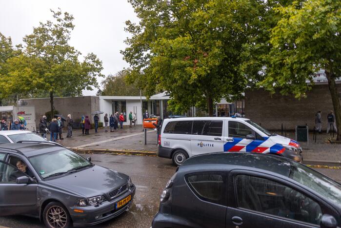 Man wordt niet goed tijdens vaccinatie griepprik in Protestantse kerk De Bron