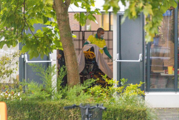 Man wordt niet goed tijdens vaccinatie griepprik in Protestantse kerk De Bron