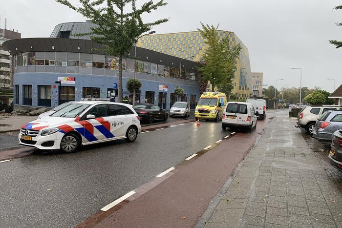Meisje op fiets aangereden door auto