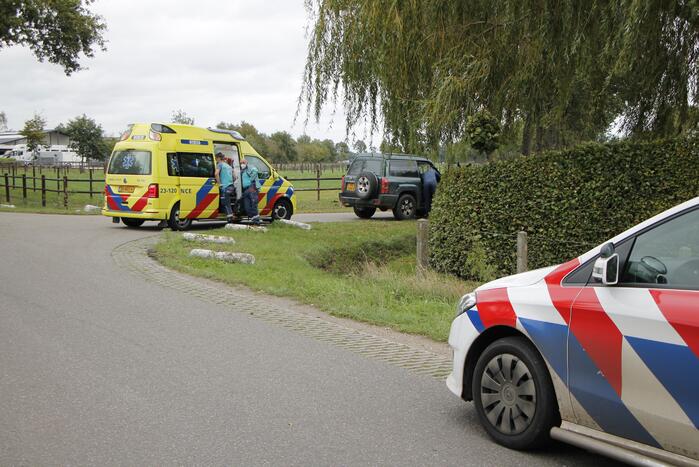 Auto en fietser met elkaar in botsing