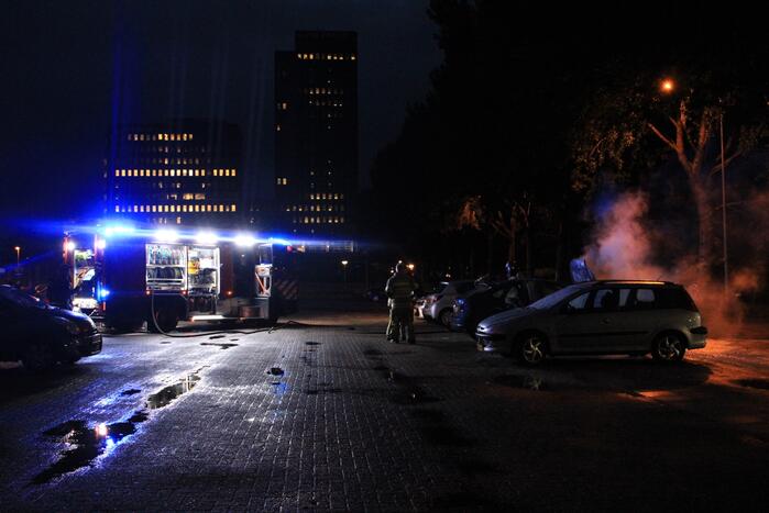 Personenauto gaat in vlammen op