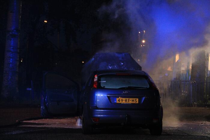 Personenauto gaat in vlammen op