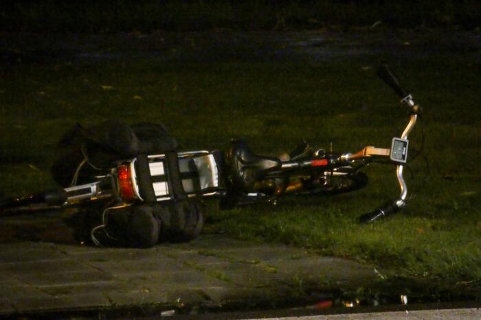 Aanrijding tussen een bestelbus en fietser
