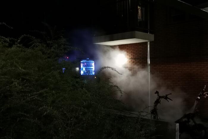 Appartementen geventileerd door brandende scooter