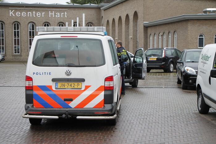 Grote hoeveelheid nep-merkkleding in bestelbus in beslag genomen