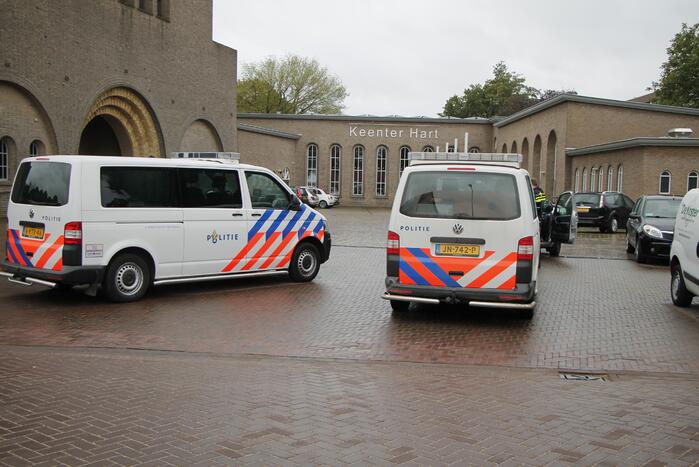 Grote hoeveelheid nep-merkkleding in bestelbus in beslag genomen