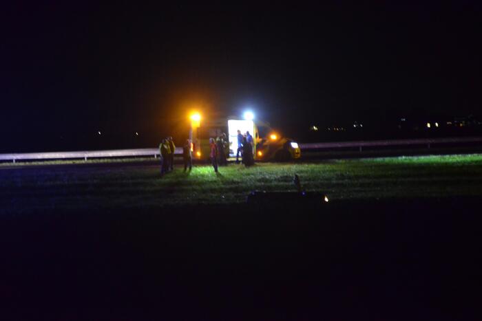 Personenauto in de sloot