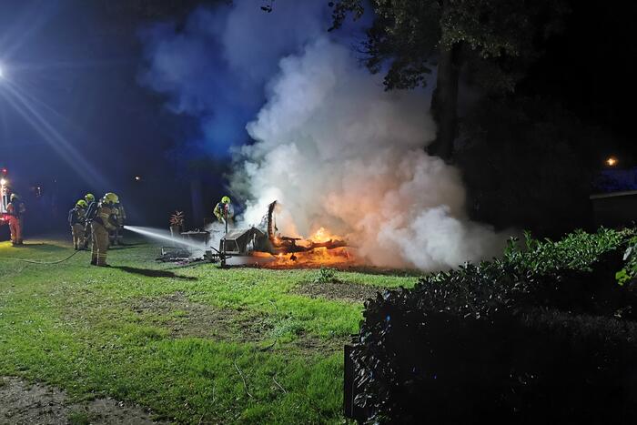 Caravan in brand op vakantiepark