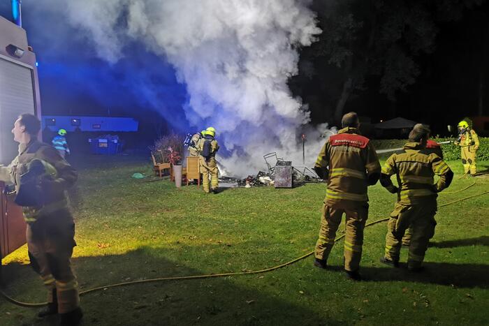 Caravan in brand op vakantiepark