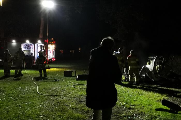 Caravan in brand op vakantiepark