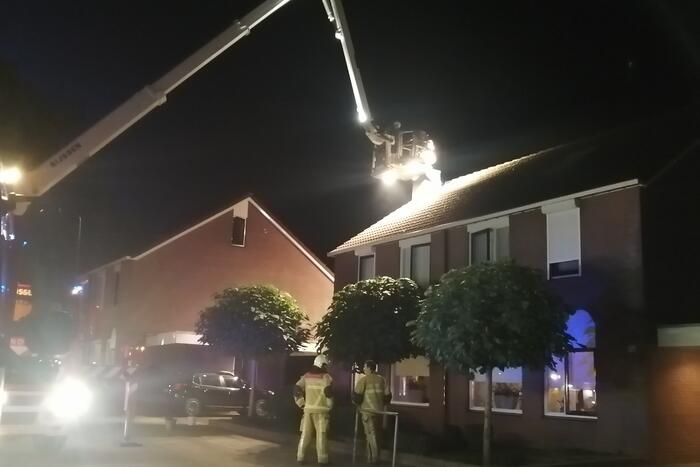 Brand in schoorsteen van woning