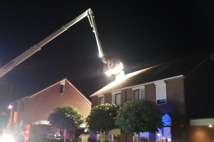 Brand in schoorsteen van woning
