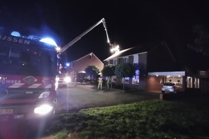 Brand in schoorsteen van woning