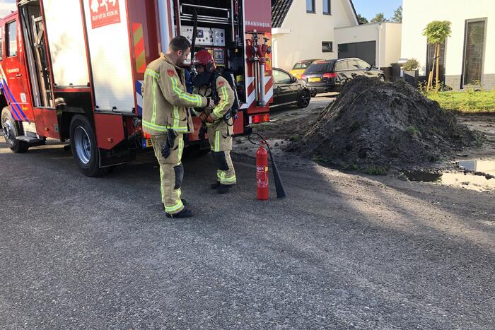 Steekvlam uit warmtepomp met poederblusser gedoofd