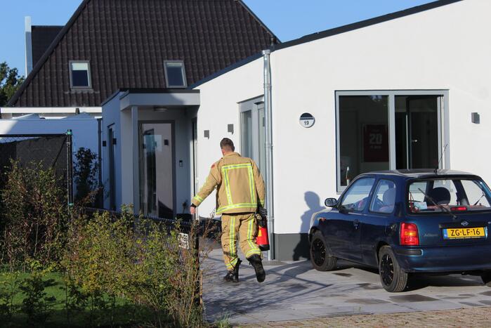 Steekvlam uit warmtepomp met poederblusser gedoofd