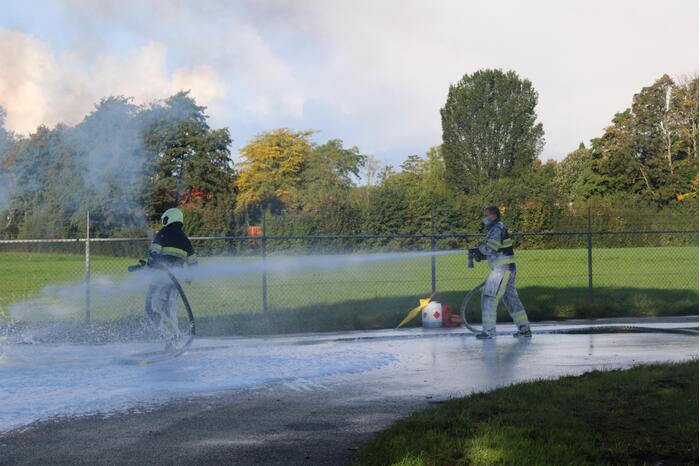 Brand in ton achter tankstation