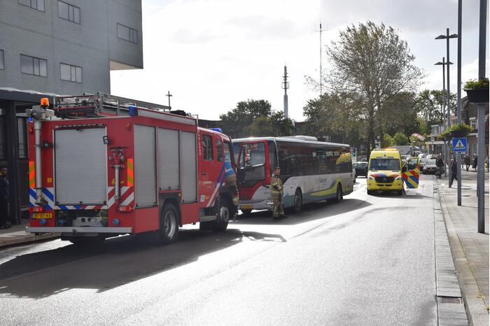 Persoon gewond bij ongeval tussen personenauto en bus