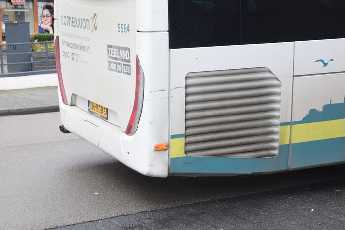 Persoon gewond bij ongeval tussen personenauto en bus