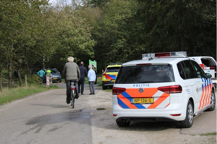 Menwagen botst met auto