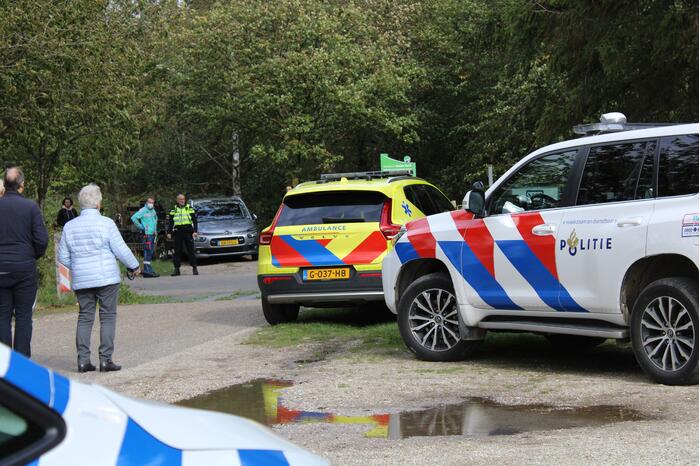 Menwagen botst met auto