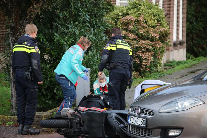 Aanrijding tussen auto en scooter