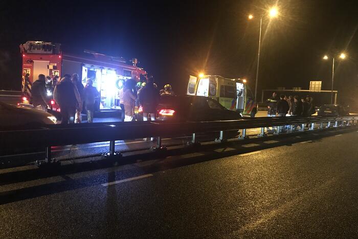 Kop-staartbotsing tussen drie auto's