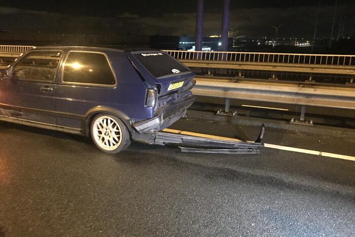 Kop-staartbotsing tussen drie auto's