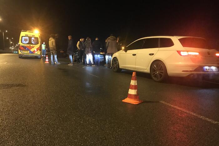 Kop-staartbotsing tussen drie auto's