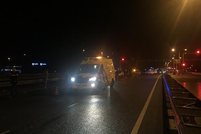 Kop-staartbotsing tussen drie auto's