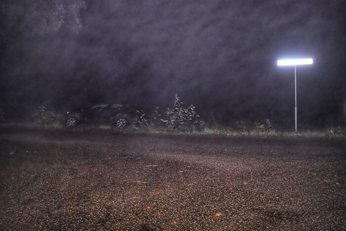 Auto in sloot, bestuurder spoorloos