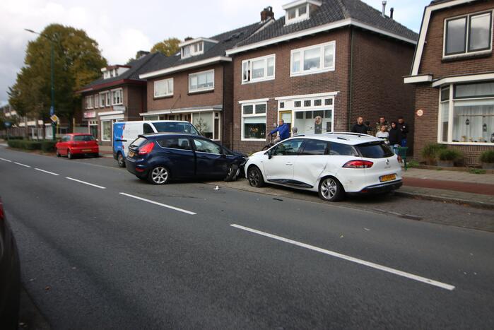 Schade na aanrijding tussen twee voertuigen