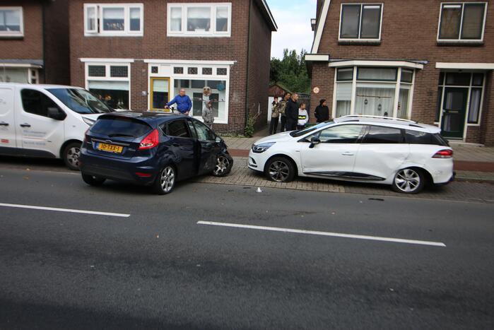 Schade na aanrijding tussen twee voertuigen