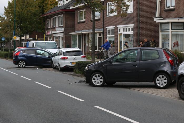Schade na aanrijding tussen twee voertuigen