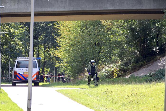 Mogelijk explosief aangetroffen onder viaduct