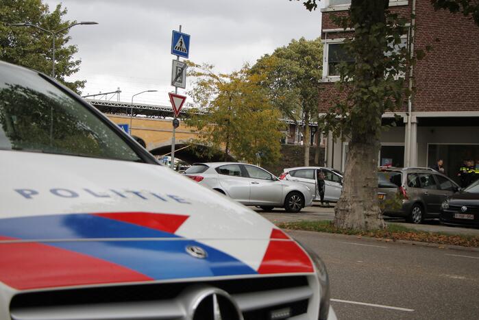Auto en fietsster in botsing
