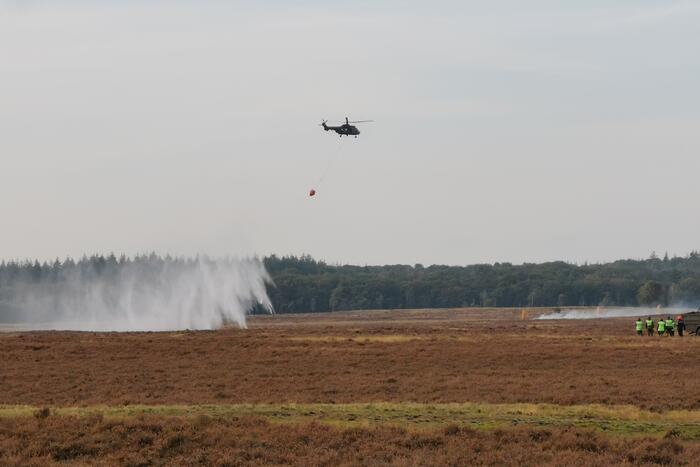 Brandweer en Landmacht oefenen boven Ginkelse Heide